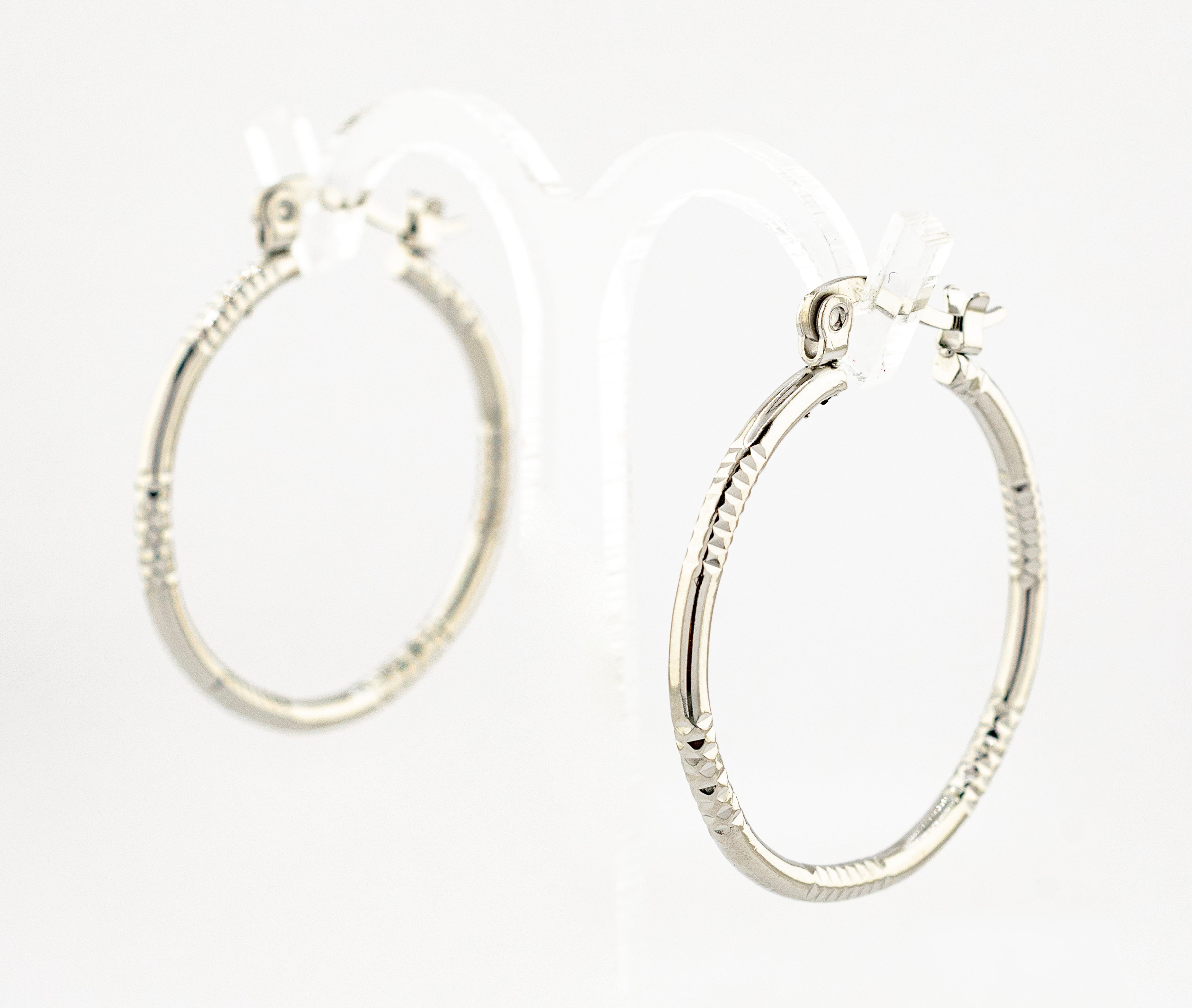 ARRACADA RAYADA 3CM CHAPA DE RODIO