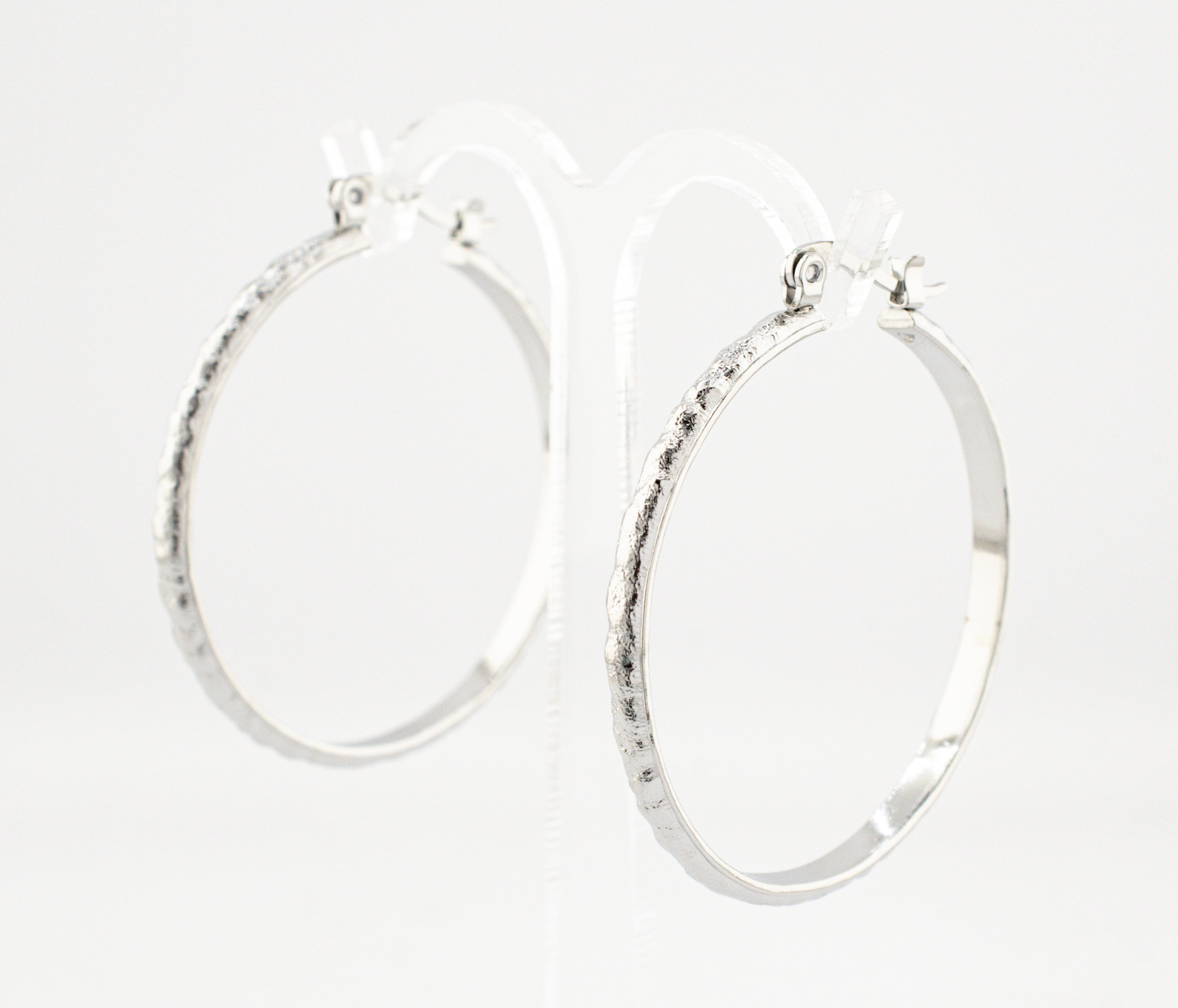 ARRACADA DIAMANTADA 4CM CHAPA DE RODIO