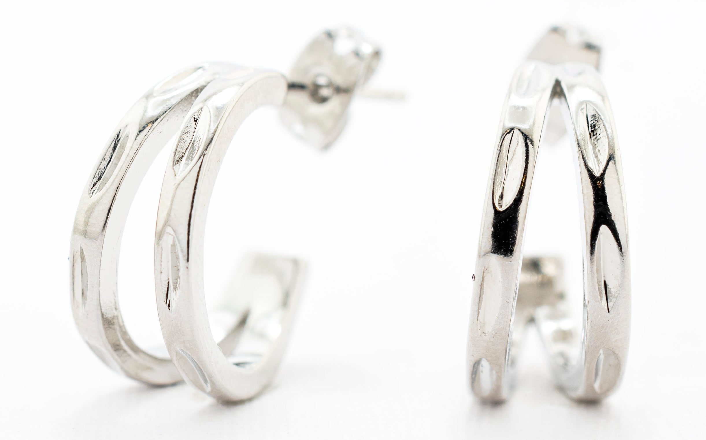 ARRACADA LISA DOBLE 1.5CM CHAPA DE RODIO