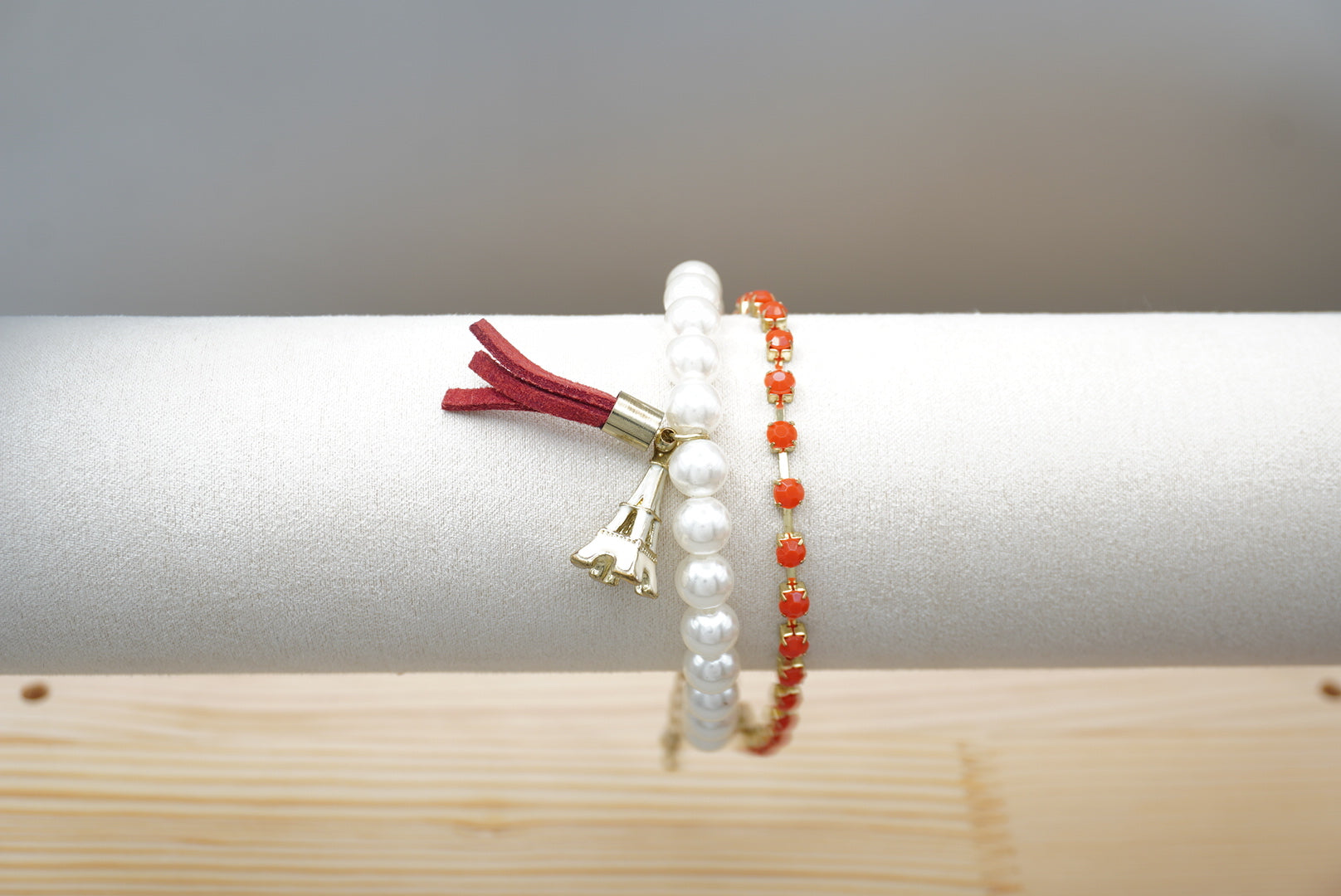 PULSERA DE PERLAS Y DIJE TORRE EIFFEL ACERO