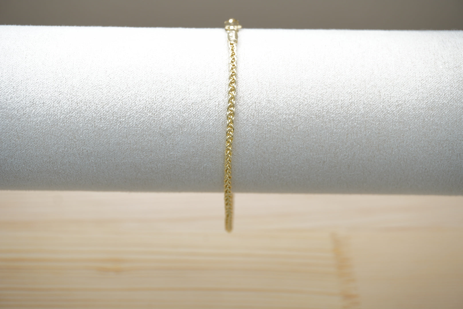 PULSERA TEJIDO ROLO CHAPA DE ORO