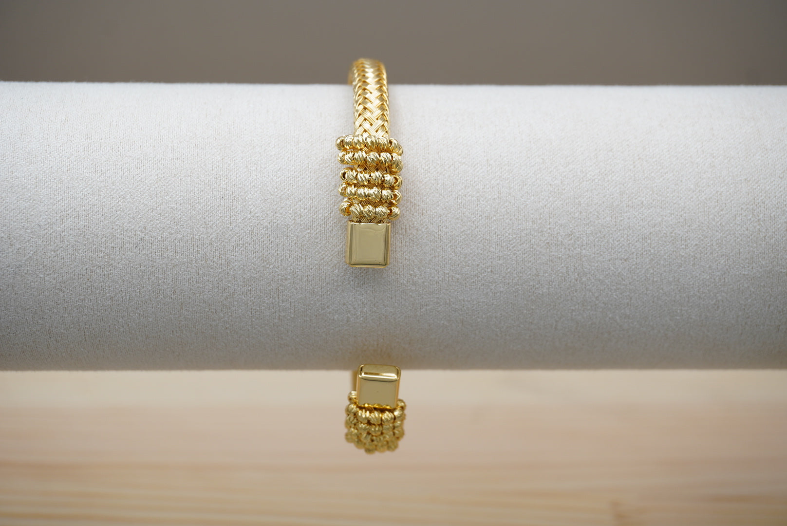 BRAZALETE TEJIDO AJUSTABLE CHAPA DE ORO