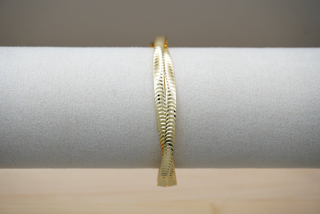 BRAZALETE CRUZADO DIAMANTADO CHAPA DE ORO