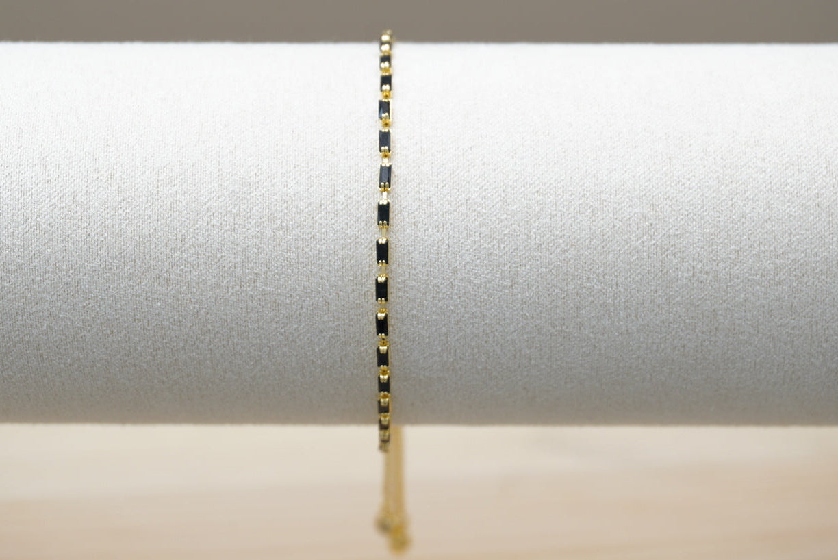 PULSERA AJUSTABLE ZIRCONIA NEGRA RECTANGULAR ORO LAMINADO