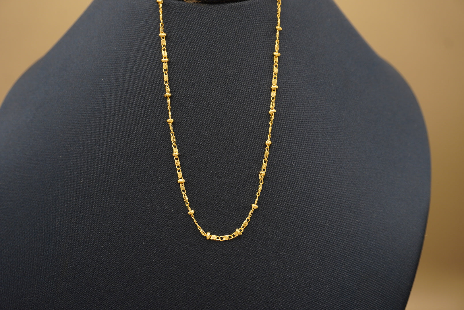 CADENA PUNTO Y GUION 44 CM CHAPA DE ORO