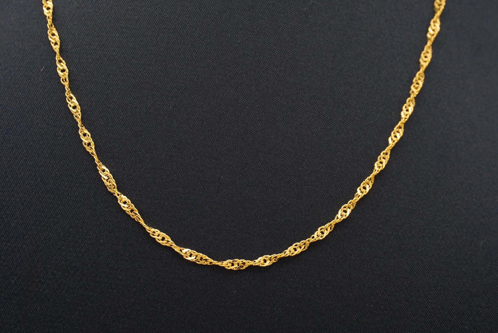 COLLAR MEDIO TORSAL CHAPA DE ORO