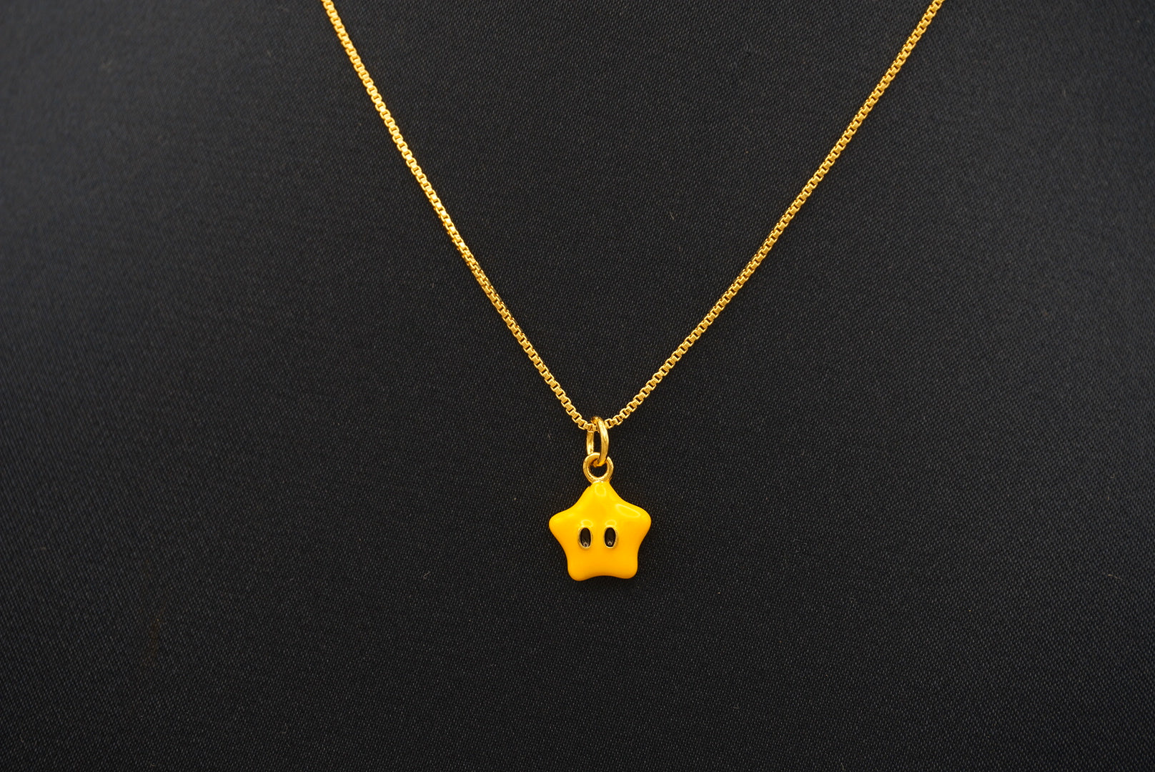 COLLAR ESTRELLA  ESMALTADA ORO LAMINADO