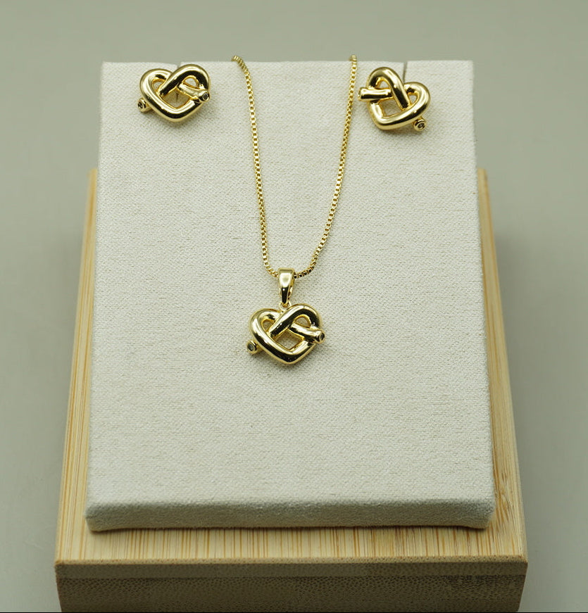 COLLAR-ARETES PRETZEL ORO LAMINADO