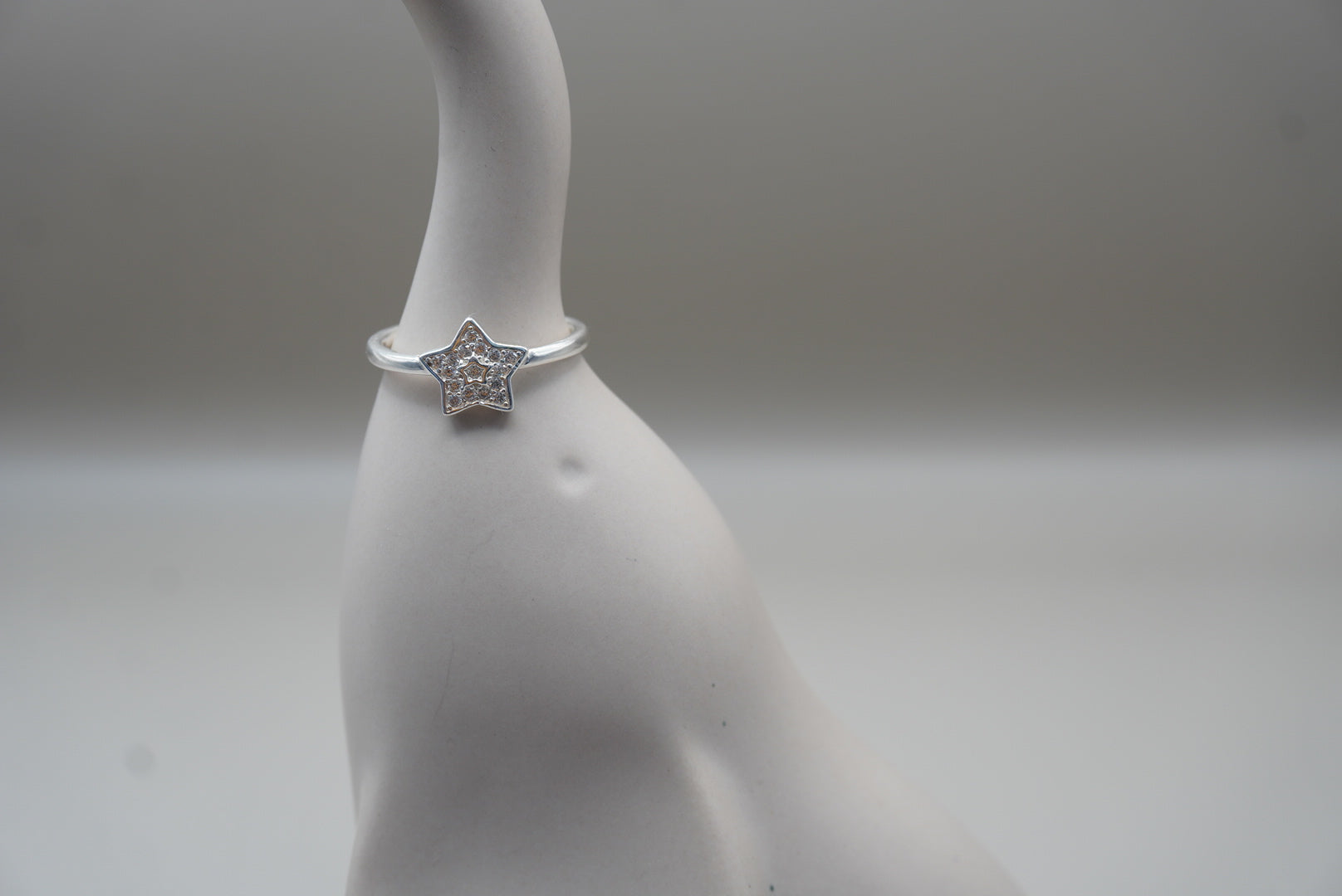 ANILLO CON ESTRELLA ZIRCONIA BLANCA #8 PLATA .925