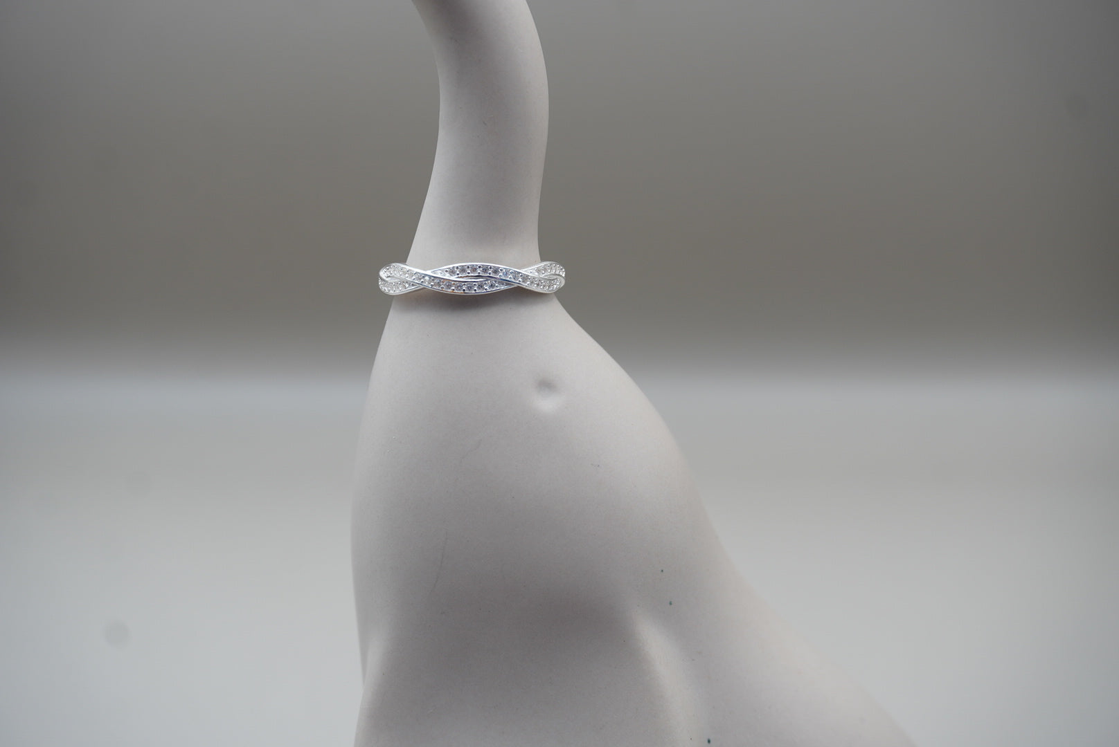 ARGOLLA TRENZADA ZIRCONIA #8 PLATA .925