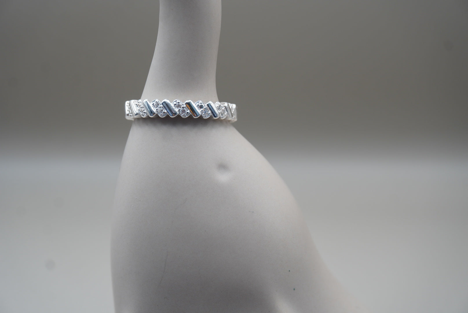 ARGOLLA CON ZIRCONIA BLANCA EN DIAGONAL #9 PLATA .925