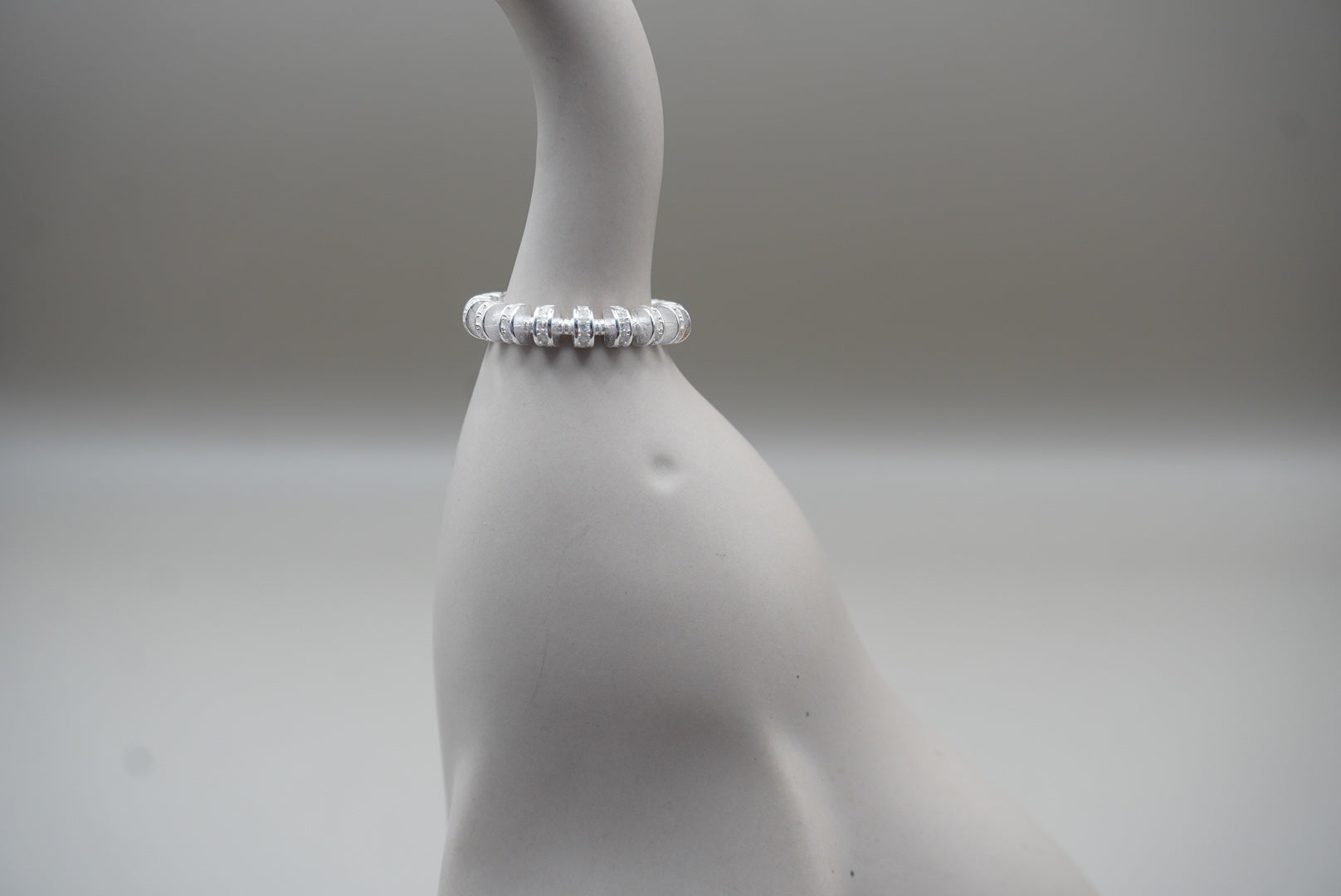 ARGOLLA CON ZIRCONIA MEDIA LUNA ESPACIADA #6 PLATA .925