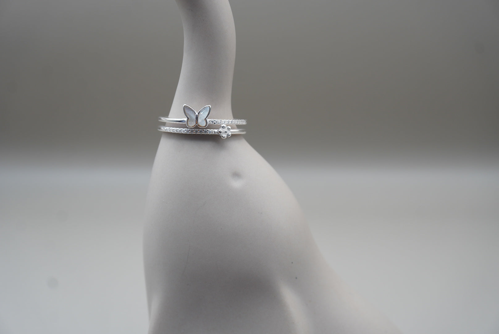 ANILLO MARIPOSA CON FLOR #8 PLATA .925