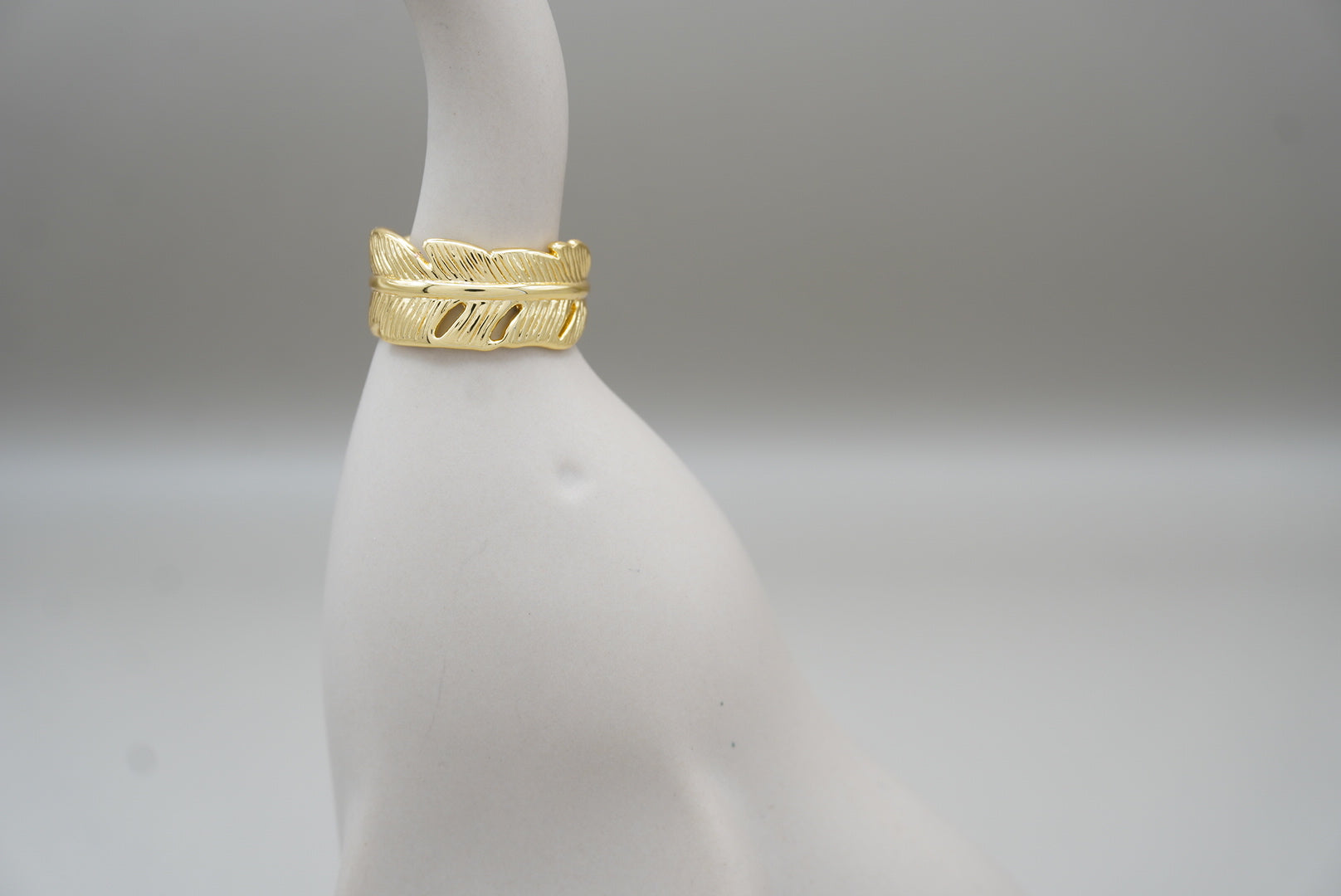 ANILLO AJUSTABLE HOJA SENCILLO CHAPA DE ORO