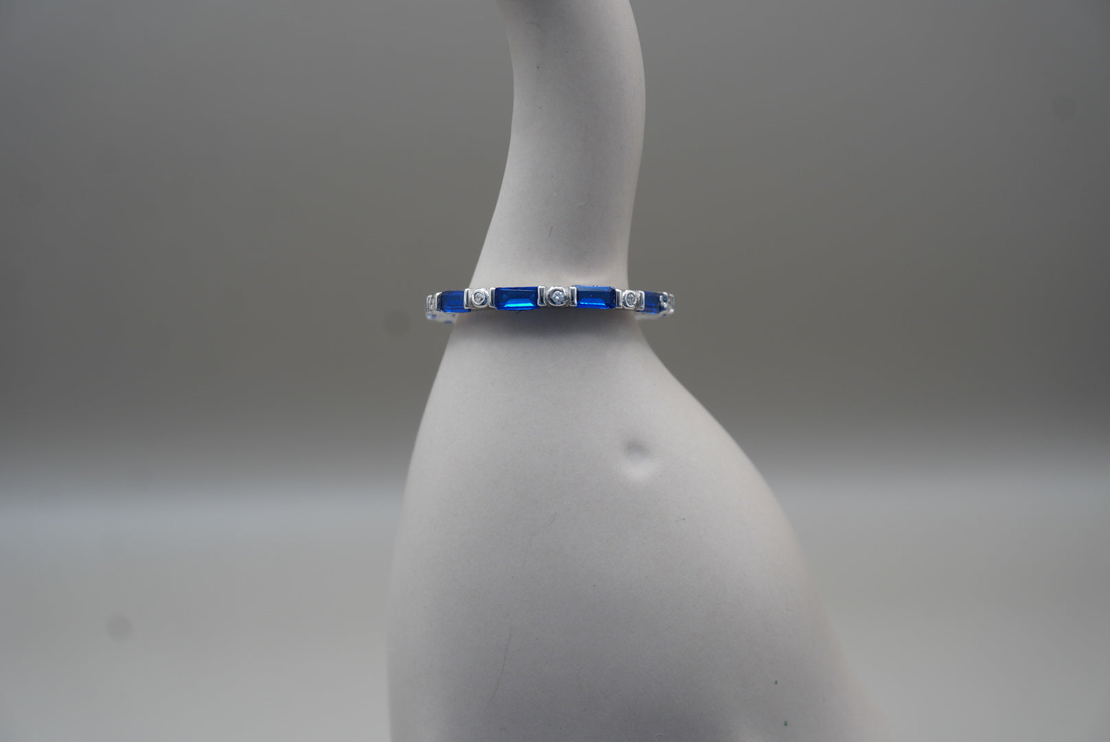 ARGOLLA CON ZIRCONIA RECTANGULAR AZUL # 8 PLATA .925