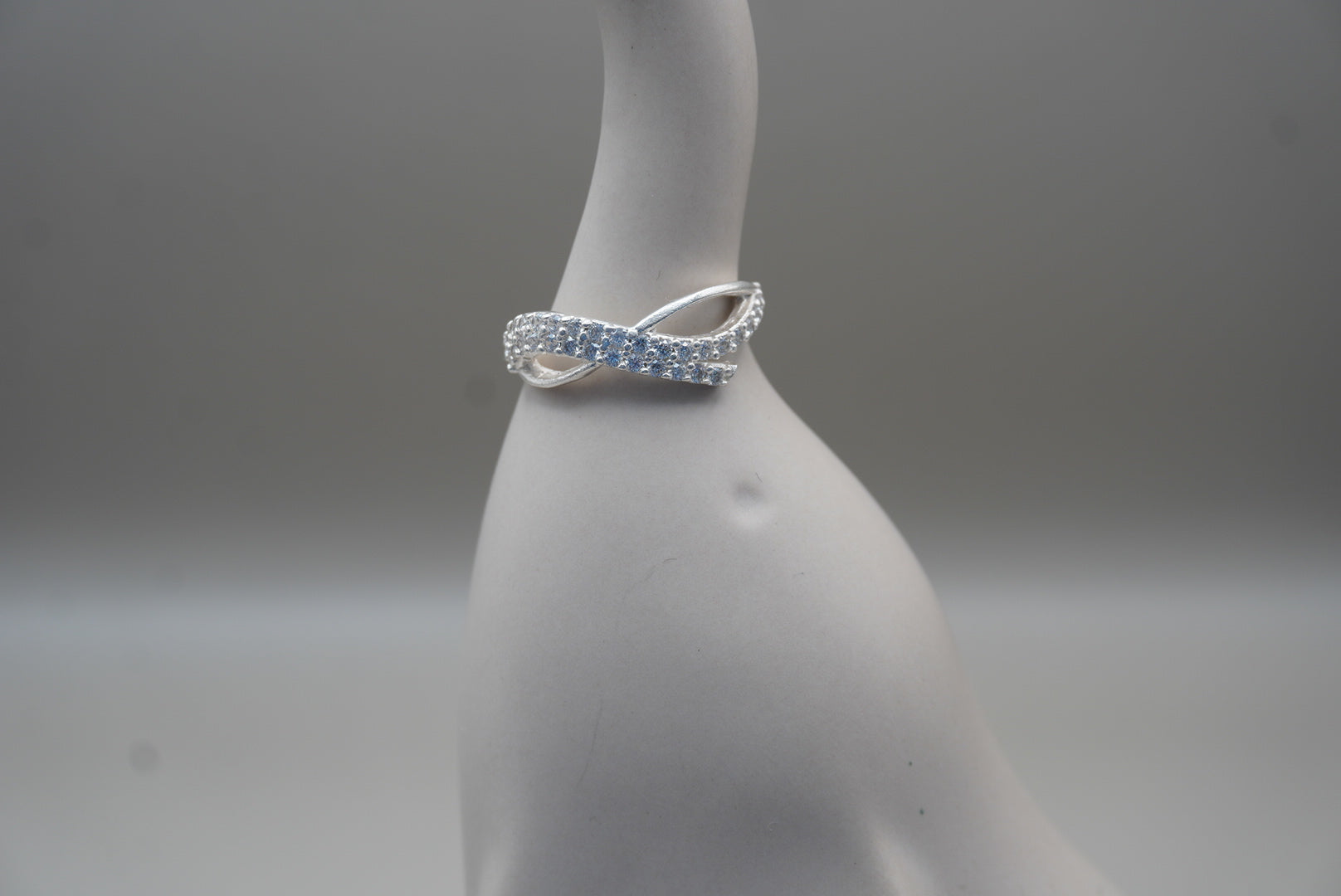 ANILLO CON ZIRCONIA FIGURA MOÑO #7 PLATA .925
