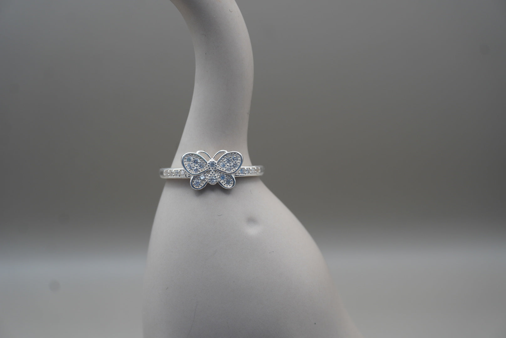 ANILLO MARIPOSA ZIRCONIAS # 8  PLATA .925