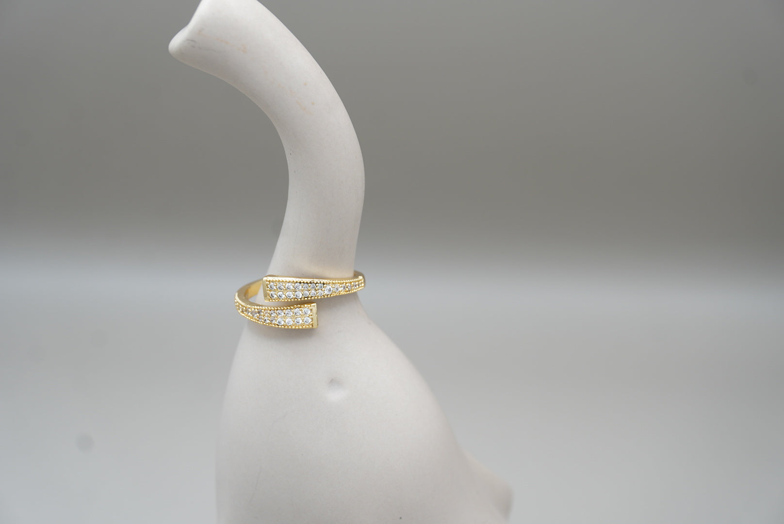 ANILLO ZIRCONIAS CHAPA ORO