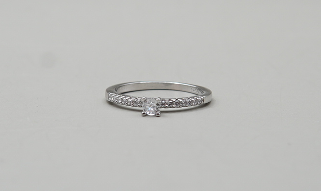 ANILLO SOLITARIO CON ZIRCONIAS #7 PLATA .925